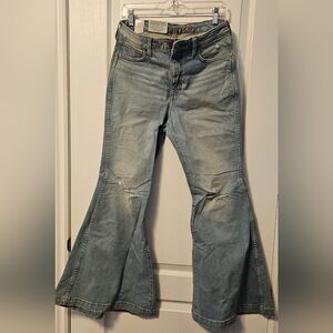 Trendy Wrangler Retro Light Wash Flare Jeans